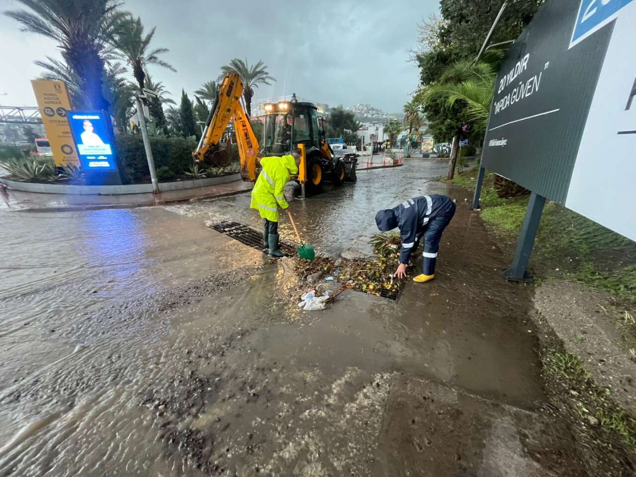 Bodrum’da Metrekareye 45 Kilogram Yağış Düştü: Başkan Mandalinci Çalışmaları Yerinde İnceledi 4